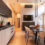 Monroes Deluxe * Budapeste
