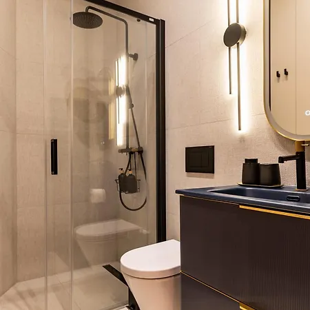 Monroes Deluxe Budapest
