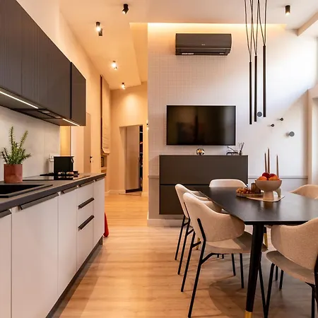 Monroes Deluxe * Budapešť