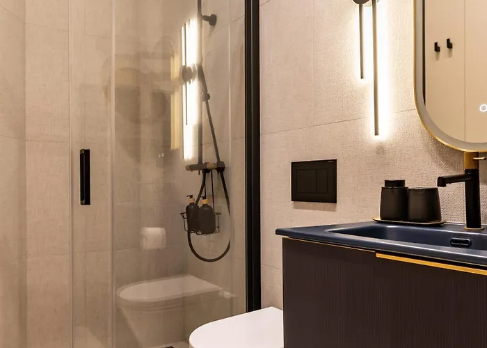 Monroes Deluxe Budapest